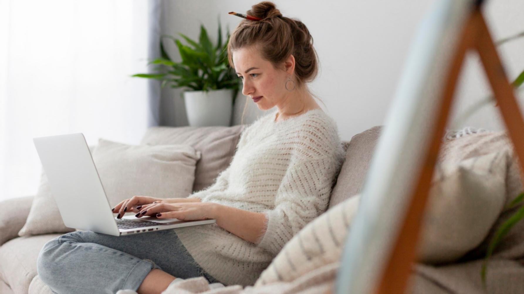 Espacio de trabajo con análisis financiero en pantalla